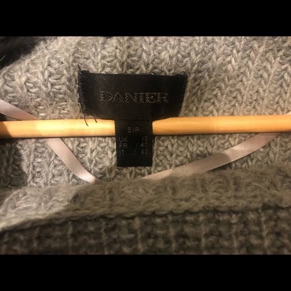 Danier sweater - Picture 3 of 3